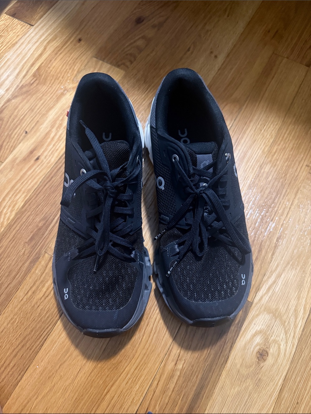 On Running woman’s cloud flyer